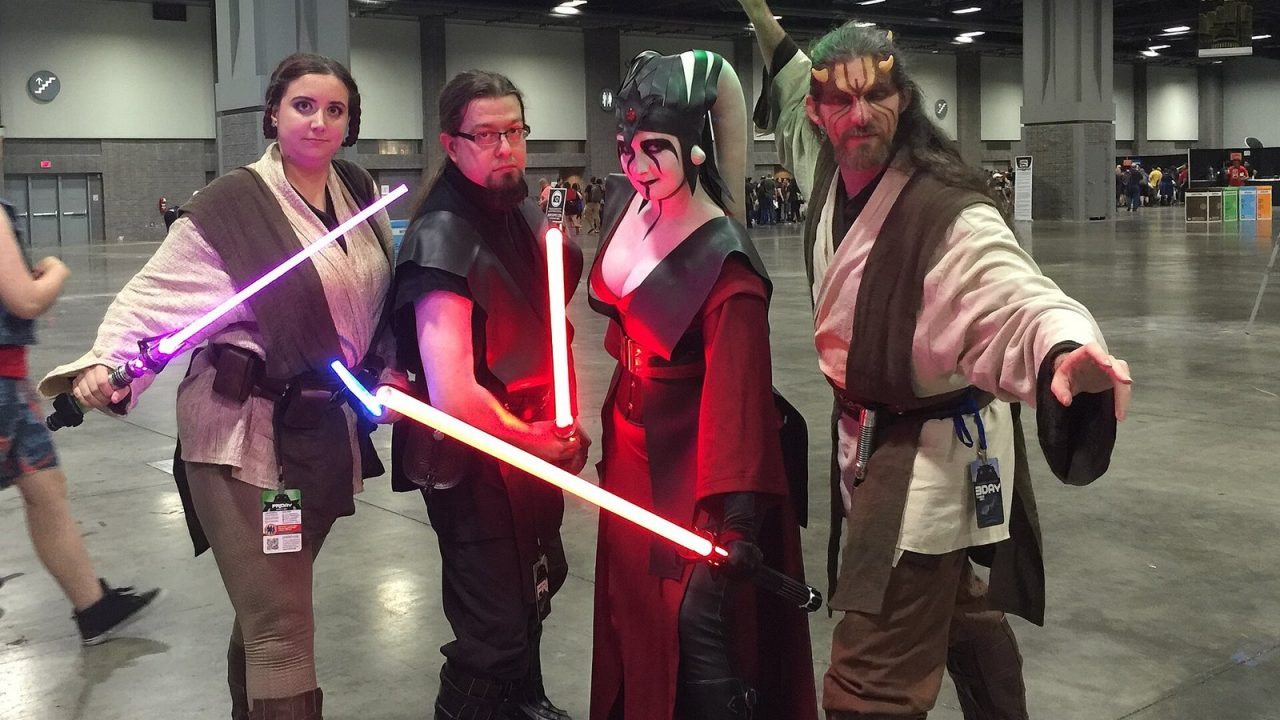 Cosplayers dressed as a Jedi and a Sith with lightsabers at Awesome Con 2016
